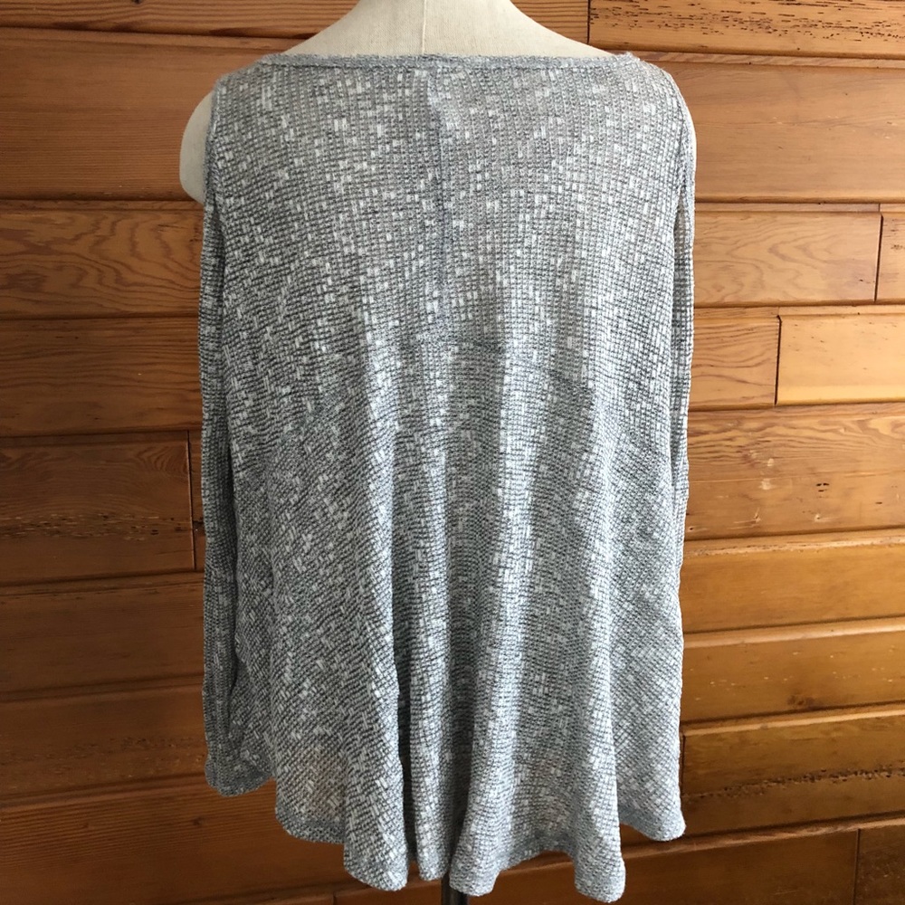 Cold Shoulder Top - Picture 4 of 5